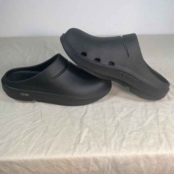 OOFOS OOCloog Recovery Slip On Clogs - Black - M7 W9 - Picture 1 of 8